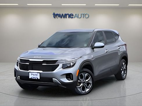 Used 2024 Kia Seltos LX AWD/4WD image 2
