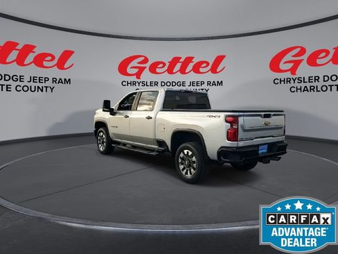 Used 2022 Chevrolet Silverado 2500 Custom w/ Custom Value Package image 7