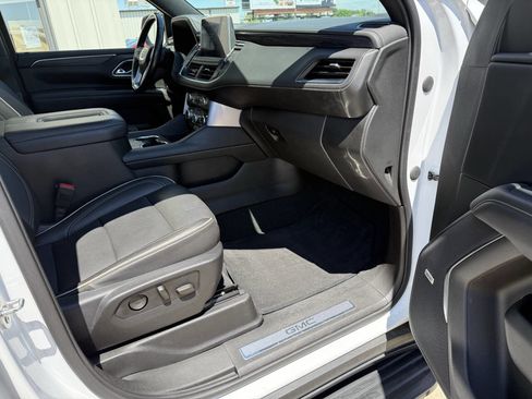 Used 2021 GMC Yukon SLT w/ SLT Luxury Plus Package AWD/4WD image 12