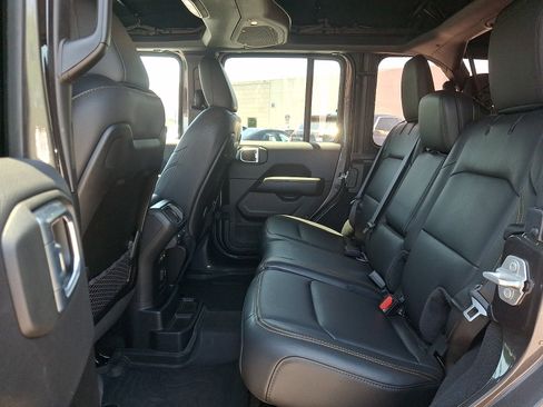 Used 2024 Jeep Wrangler Unlimited Sahara w/ Technology Group AWD/4WD image 10