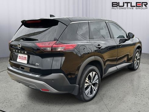 Used 2022 Nissan Rogue SV image 5