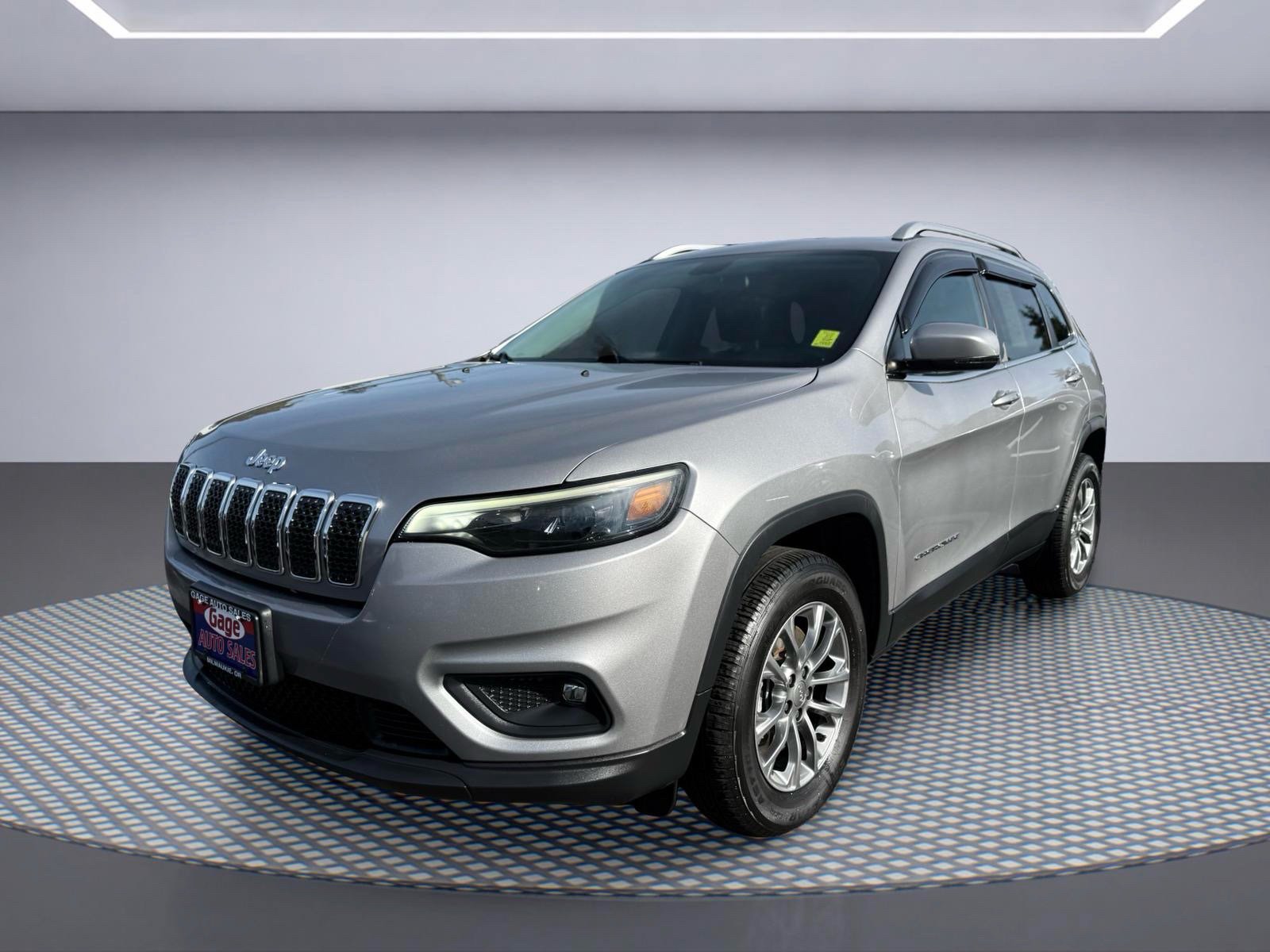 Used 2019 Jeep Cherokee Latitude Plus w/ Cold Weather Group AWD/4WD image 2