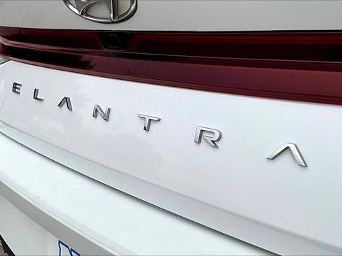 Used 2023 Hyundai Elantra SEL image 8