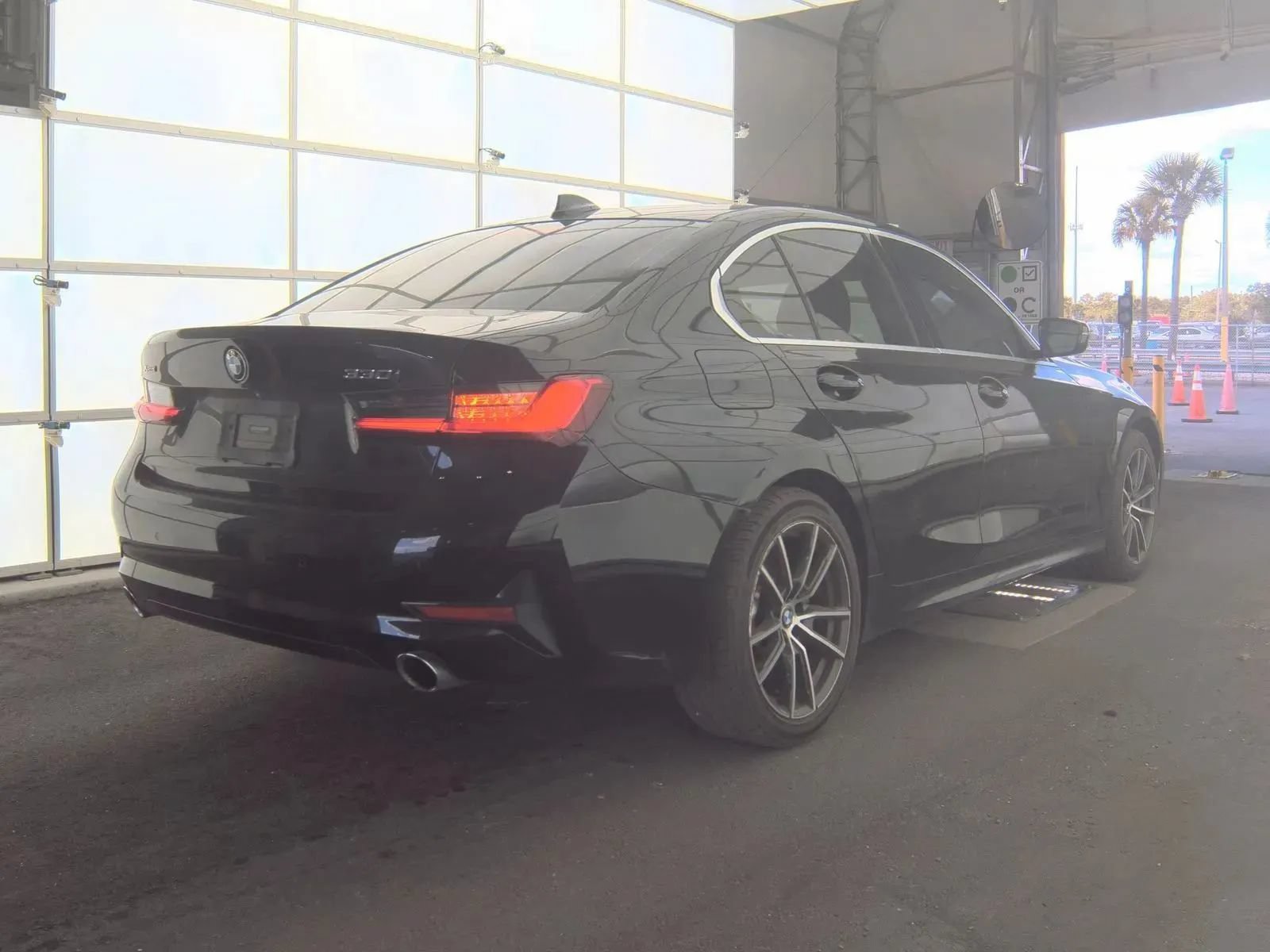 Used 2019 BMW 330i xDrive Sedan w/ Convenience Package AWD/4WD image 5