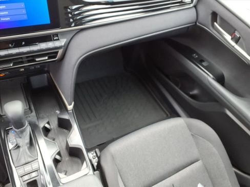 Used 2025 Toyota Camry LE image 23