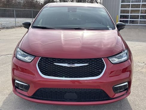 New 2026 Chrysler Pacifica Limited image 13