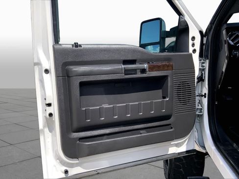 Used 2015 Ford F250 Platinum w/ FX4 Off-Road Package AWD/4WD image 21