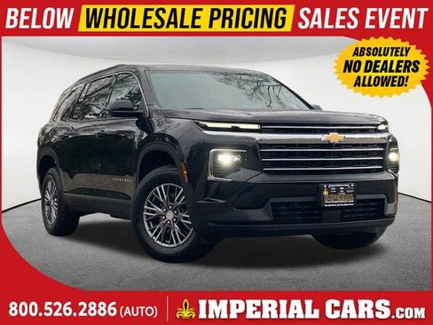 Used 2025 Chevrolet Traverse LT w/ Driver Confidence Package image 1