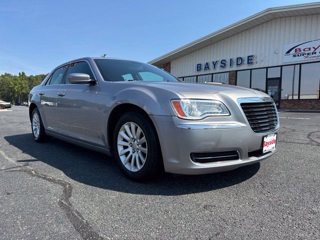Used 2014 Chrysler 300 RWD image 2