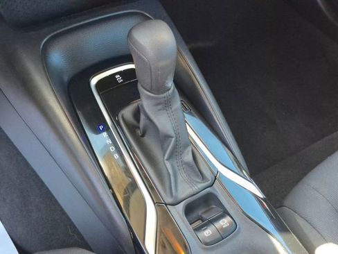 Used 2021 Toyota Corolla LE image 12