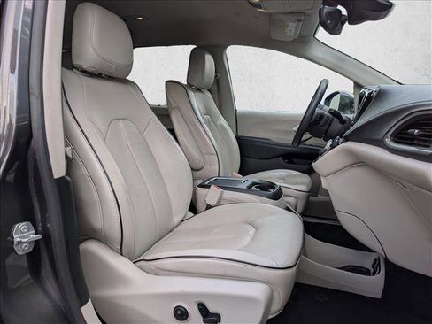 Used 2018 Chrysler Pacifica Limited w/ Advanced Safetytec Group image 23