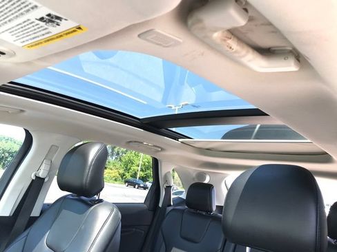 Used 2019 Ford Edge Titanium w/ Cold Weather Package AWD/4WD image 16