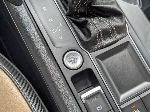 Used 2021 Volkswagen Atlas Cross Sport SE image 26