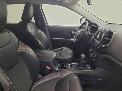 Used 2019 Jeep Cherokee Latitude Plus w/ Cold Weather Group FWD image 21
