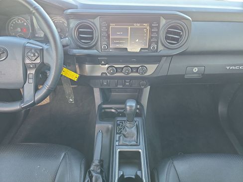 Used 2020 Toyota Tacoma SR image 11