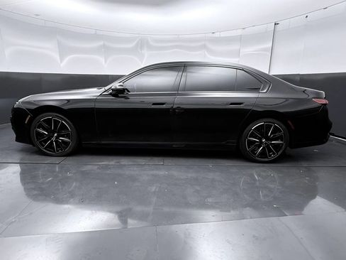 Used 2023 BMW 760i xDrive AWD/4WD image 4