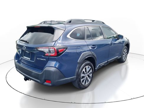 Used 2024 Subaru Outback Premium AWD/4WD image 6