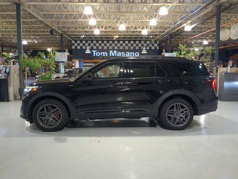 Used 2025 Ford Explorer ST-Line w/ ST-Line Street Pack AWD/4WD image 11