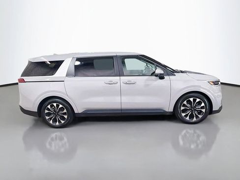 Used 2023 Kia Carnival EX FWD image 10
