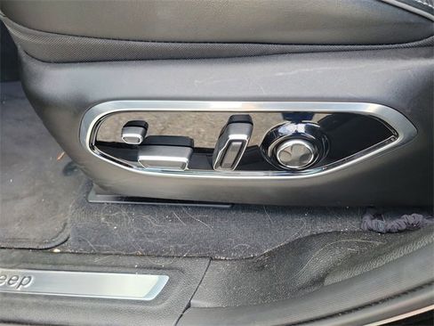 Used 2023 Jeep Grand Cherokee Overland w/ Advanced Protech Group III image 17