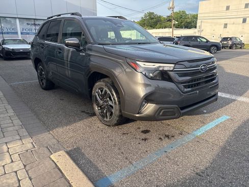 Used 2025 Subaru Forester Premium AWD/4WD image 1