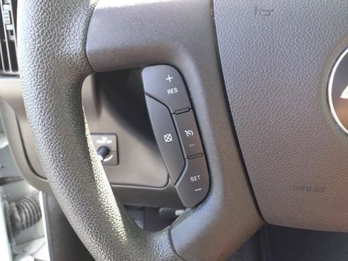 Used 2022 Chevrolet Express 2500 w/ Driver Convenience Package image 18