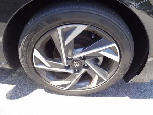 Used 2024 Hyundai Elantra SEL w/ Convenience Package FWD image 19
