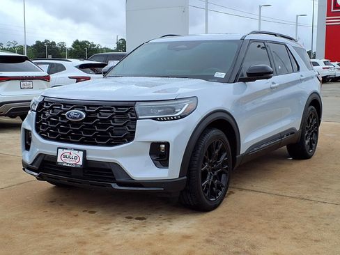 Used 2025 Ford Explorer Platinum w/ Ultimate Package RWD image 3