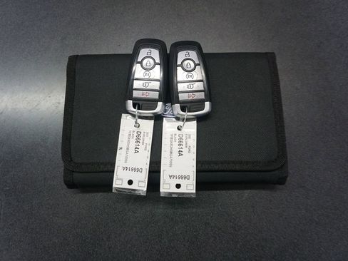 Used 2021 Ford Explorer XLT w/ Equipment Group 202A AWD/4WD image 17