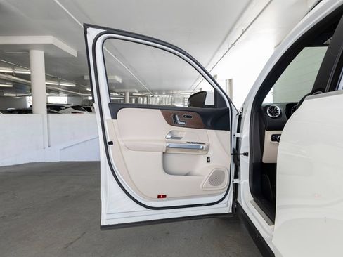 Used 2022 Mercedes-Benz GLB 250 image 12