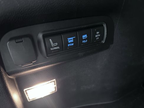 Used 2016 Ford Explorer Platinum AWD/4WD image 24