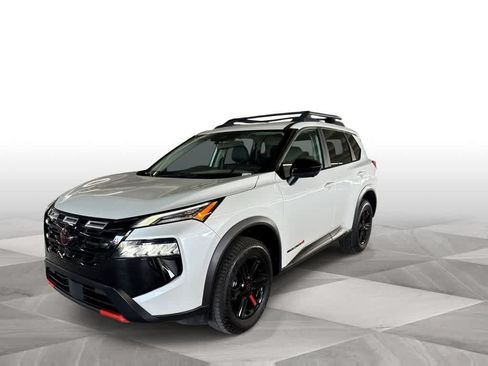Used 2025 Nissan Rogue SV AWD/4WD image 4