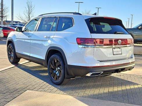 New 2026 Volkswagen Atlas SE image 2