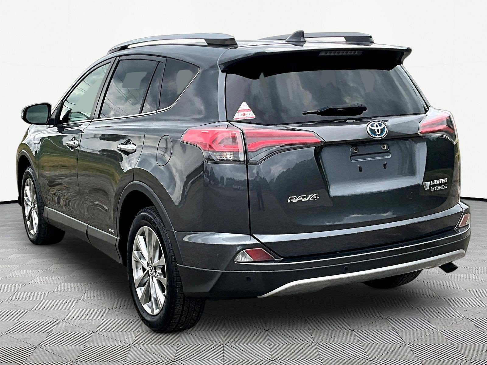 Used 2017 Toyota RAV4 Limited w/ Advanced Technology Package AWD/4WD image 4
