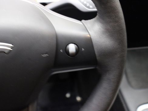 Used 2023 Tesla Model Y Long Range image 32