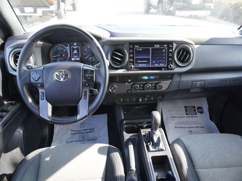 Used 2021 Toyota Tacoma TRD Off-Road image 2