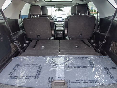 Used 2020 Ford Explorer XLT w/ Equipment Group 202A AWD/4WD image 33