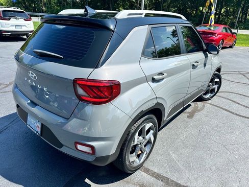 Used 2022 Hyundai Venue Limited w/ Cargo Package image 6