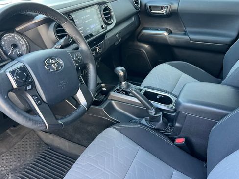 Used 2020 Toyota Tacoma TRD Off-Road w/ Technology Package image 14
