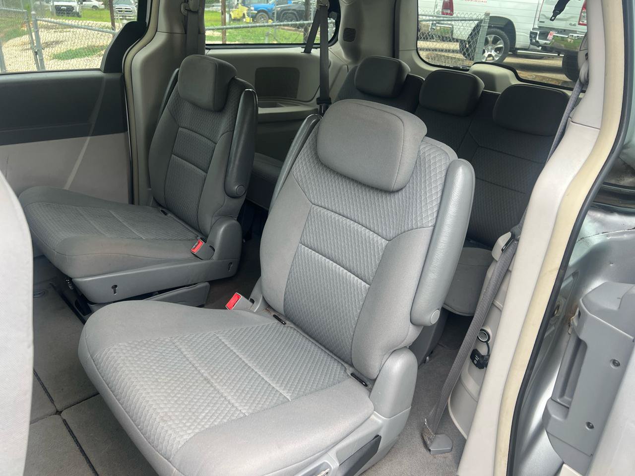 Used 2010 Chrysler Town & Country Touring FWD image 8