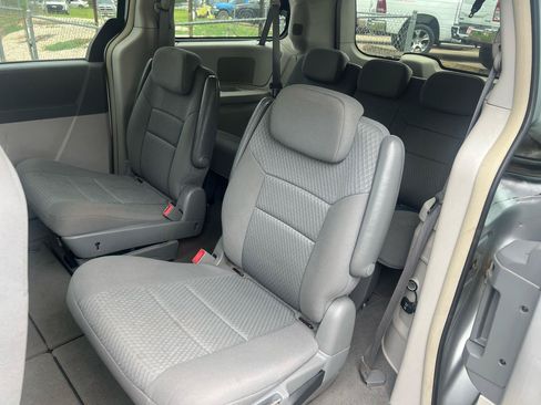 Used 2010 Chrysler Town & Country Touring FWD image 8