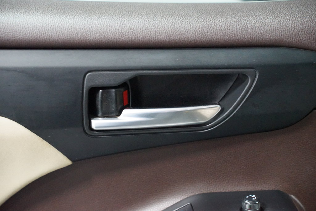 Used 2020 Toyota Highlander XLE FWD image 31