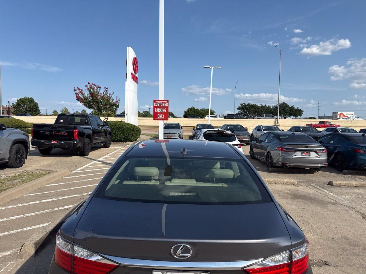 Used 2015 Lexus ES 350 w/ Premium Package FWD image 5
