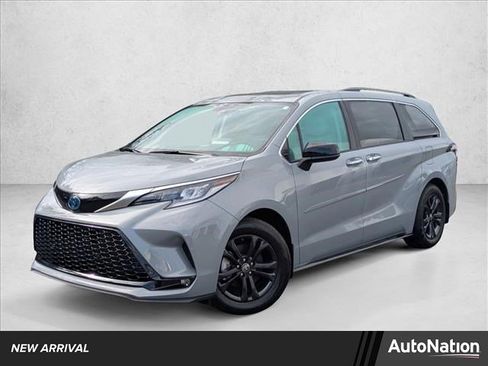 Used 2024 Toyota Sienna XSE image 1