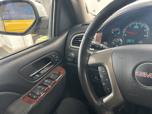 Used 2013 GMC Yukon XL SLT image 14