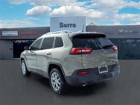 Used 2017 Jeep Cherokee Latitude w/ Cold Weather Group image 4