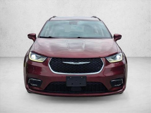 Used 2021 Chrysler Pacifica Touring-L FWD image 2
