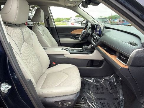 Used 2024 Toyota Grand Highlander Platinum image 39