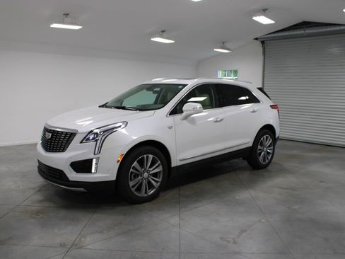 Used 2025 Cadillac XT5 Premium Luxury w/ Technology Package image 4