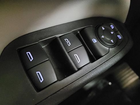 Used 2021 Chevrolet Equinox LS FWD image 27